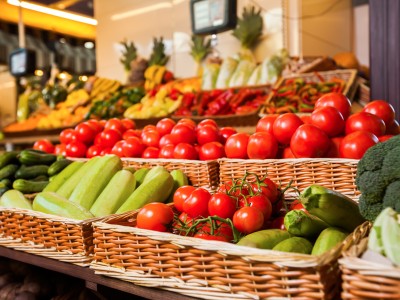 신선한 지역 농산물 장터 열다! 지역 농민과 함께하는 건강한 먹거리 나눔 이미지